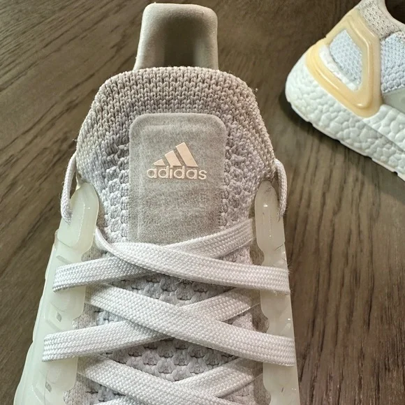 Adidas Women’s Ultraboost Size 7.5 - Picture 9 of 9